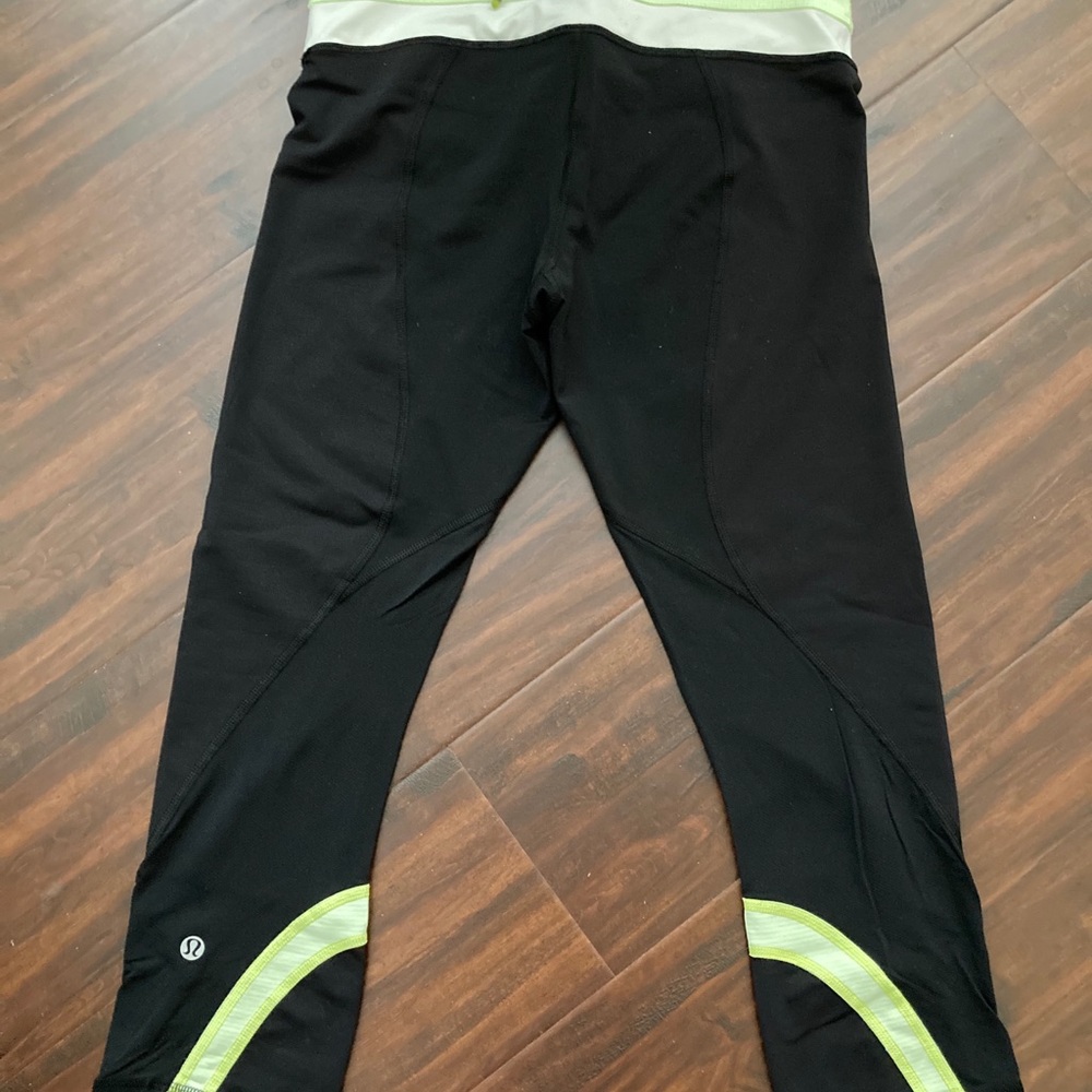 Lululemon cropped capri pants size 6 black EUC